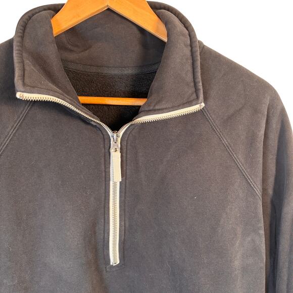 Vuori Women's Restore Half Zip in Black Medium - Picture 4 of 5